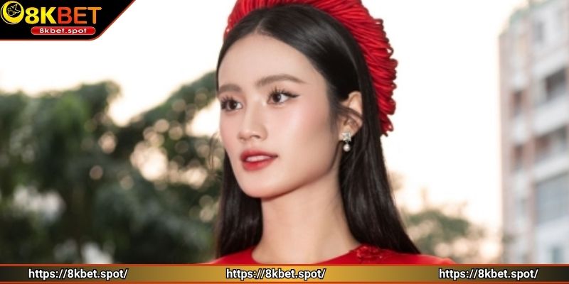 Tiểu sử tác giả 8KBET Thảo Linh